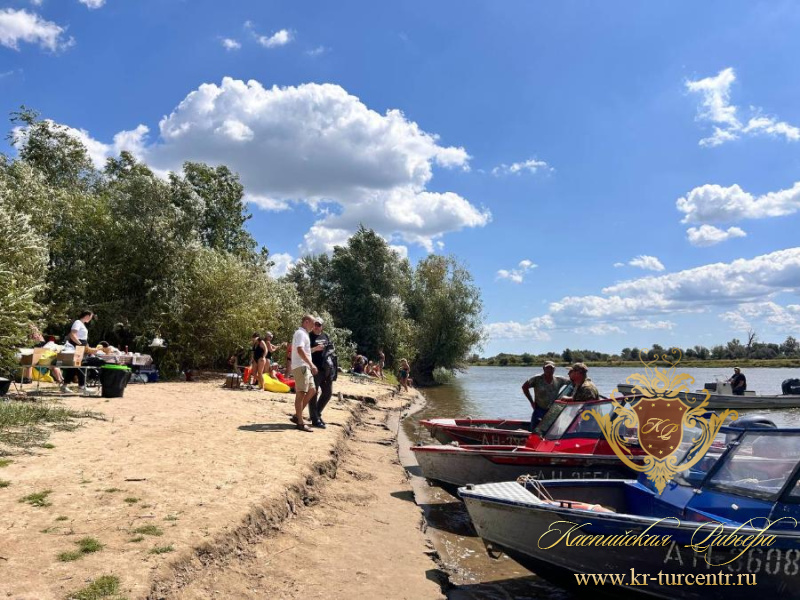 Азимут Волга Парк Отель Астрахань аренда флота и рыбалка